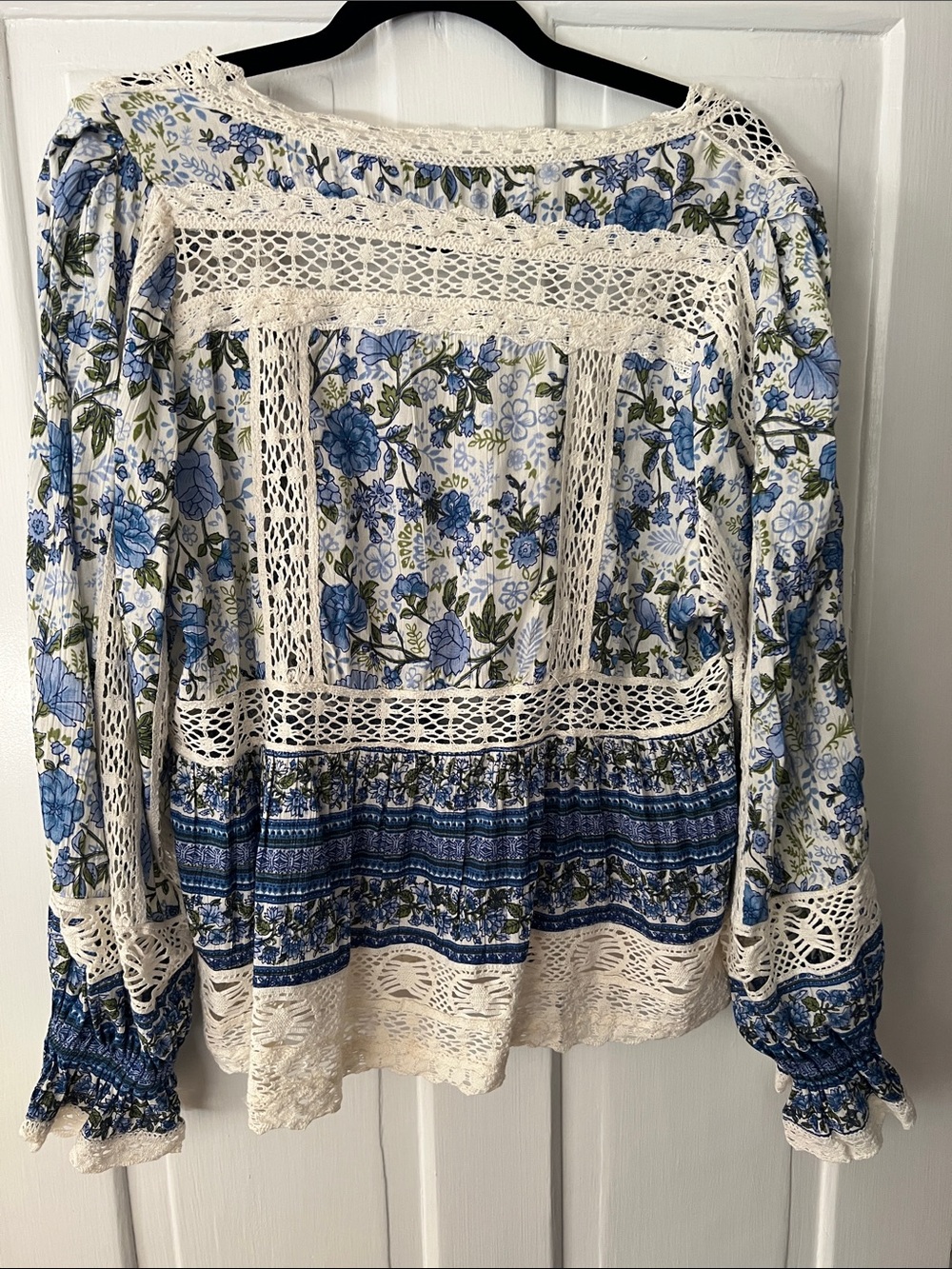 New - Angie Blue and Cream Floral Crochet-Trim Boho Blouse size Large - Picture 3 of 5